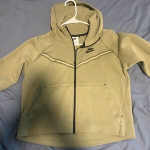 green women’s nike tech